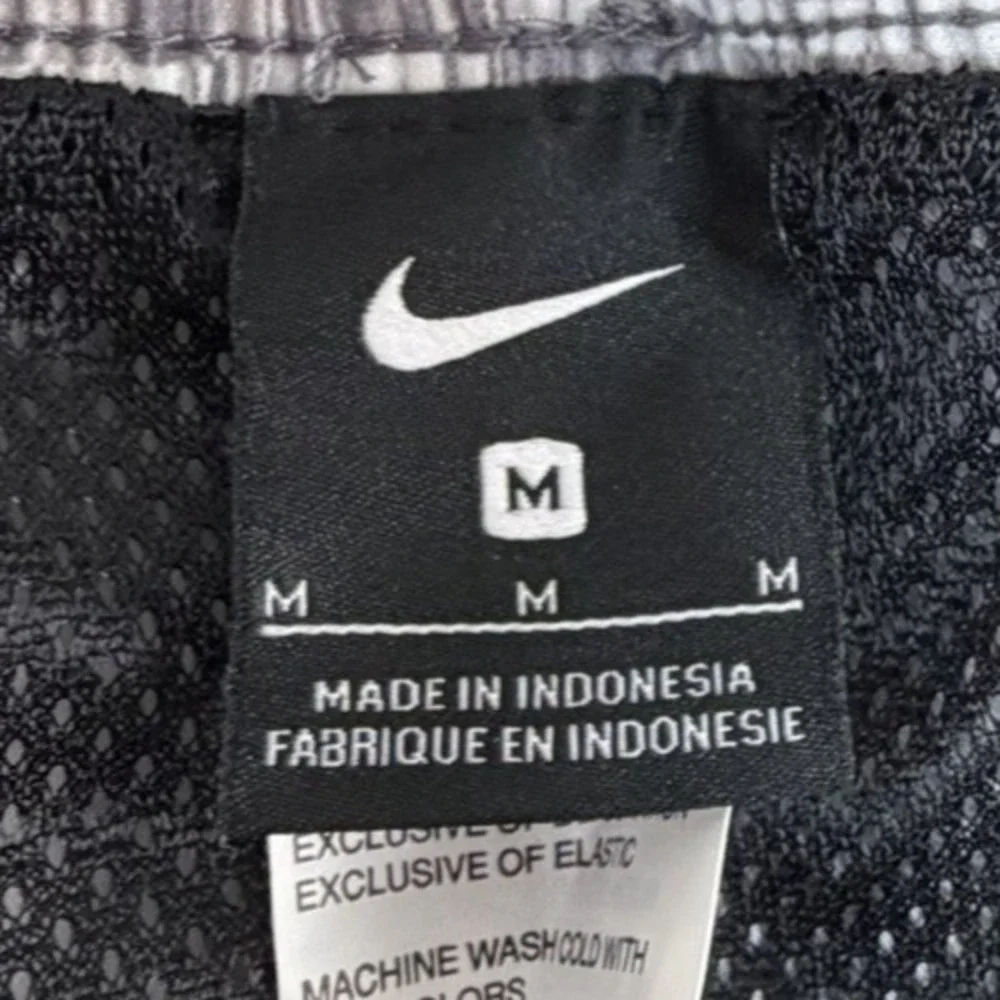 Nike Men's Swim Trunks Sz Medium Gray White Distorted Grid Print 9